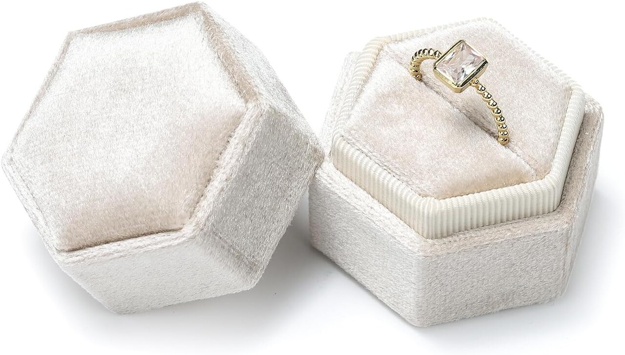 Velvet Hexagon Ring Box – Vintage Premium Jewelry Display Holder with Detachable Lid for Wedding, Engagement, Proposal (Beige, 1 Slot)